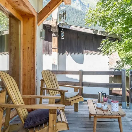 Chalet Superb Chalet With Balcony In