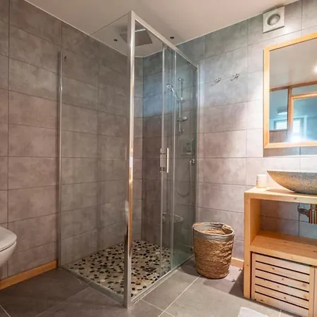 Superb Chalet With Balcony In 木屋 *