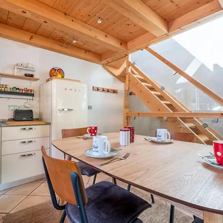Superb Chalet With Balcony In 샬레 *